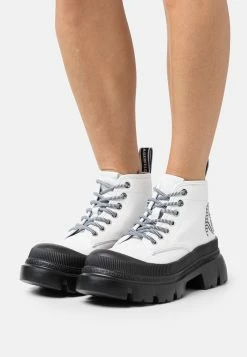 KARL LAGERFELD Trekka Max Mid Lace Stud Boot - Boots À Talons - White/Black