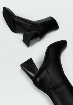 Stradivarius Mit Halbhohem Absatz - Boots À Talons - Black 12 Stradivarius Mit Halbhohem Absatz - Boots À Talons - Black -Aldo Shop 438b640d248443f2b015a18c5253a970