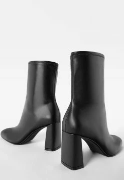 BERSHKA Patent Style Fitted - Boots À Talons - Black -Aldo Shop 49aff6f5f66640838399af53063fef62