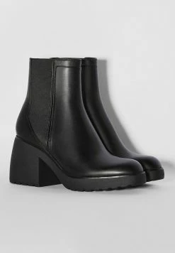 BERSHKA Boots À Talons - Black 11 BERSHKA Boots À Talons - Black -Aldo Shop 4c307a4d60ec469fb03f04ec93a009b4
