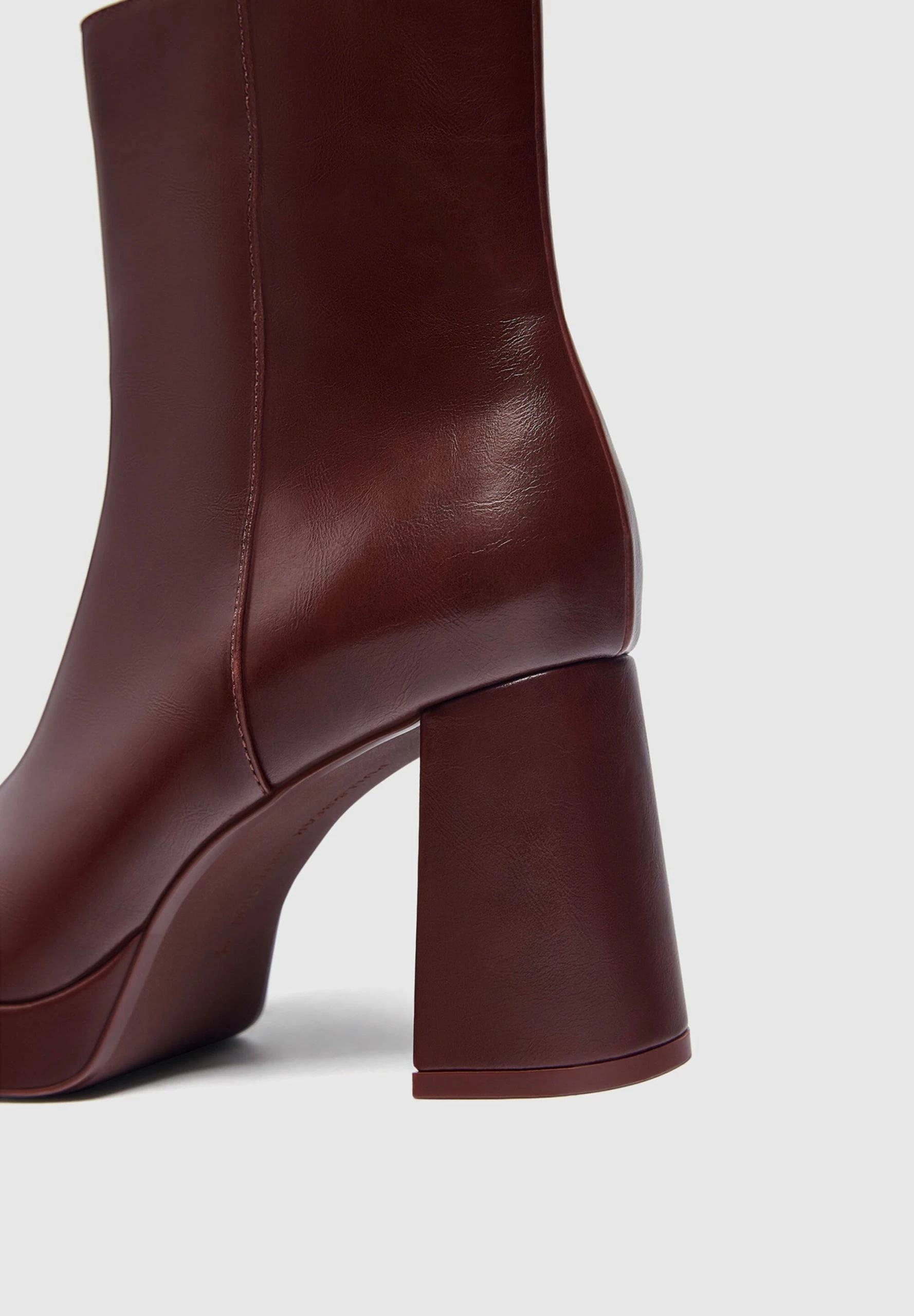 PULL & BEAR Boots À Talons - Dark Red 5 PULL & BEAR Boots À Talons - Dark Red – Image 3