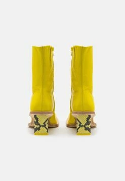 Miista Brenda Boots - Bottines - Yellow 12 Miista Brenda Boots - Bottines - Yellow -Aldo Shop 5d9ec0d1ae8b4ff5953b17f7e97ffec5
