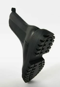 BERSHKA Flat With Elastic Gores - Boots À Talons - Black -Aldo Shop 73bedb1b10234ae1a0e3183e44674d06