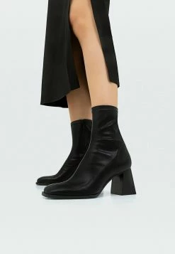 Stradivarius Mit Halbhohem Absatz - Boots À Talons - Black