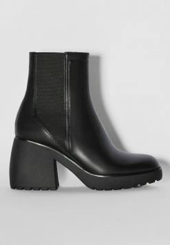 BERSHKA Boots À Talons - Black 15 BERSHKA Boots À Talons - Black -Aldo Shop b4993873d5864f968d5b8d483905903b