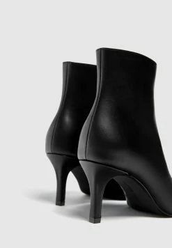 PULL & BEAR With Pointed Toe - Boots À Talons - Black 10 PULL & BEAR With Pointed Toe - Boots À Talons - Black -Aldo Shop e8bad83e4003469487701955437b45e1