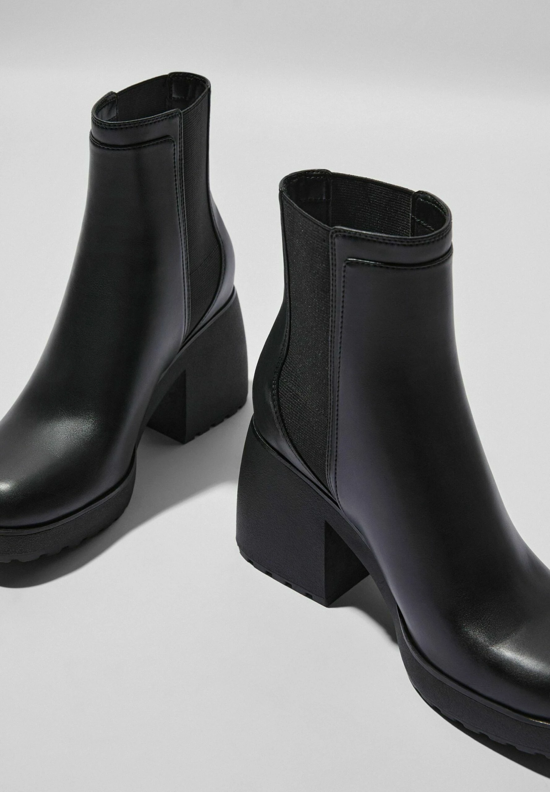 BERSHKA Boots À Talons - Black 7 BERSHKA Boots À Talons - Black – Image 5